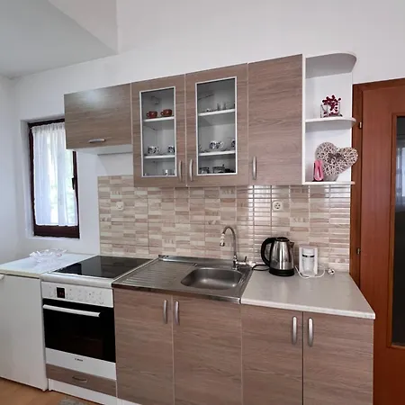 Odmor Apartment *